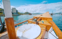 Jacuzzi,Komodo Open Trips,Open Trip Labuan Bajo 3D2N by Maheswari Deluxe Phinisi