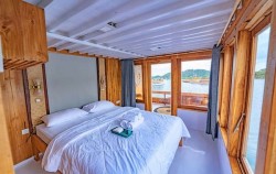 Master Ocean Cabin,Komodo Open Trips,Open Trip Labuan Bajo 3D2N by Maheswari Deluxe Phinisi