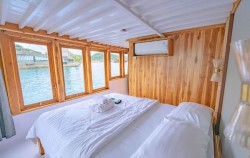 Master Ocean Cabin,Komodo Open Trips,Open Trip Labuan Bajo 3D2N by Maheswari Deluxe Phinisi