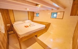 Superior Cabin,Komodo Open Trips,Open Trip Labuan Bajo 3D2N by Maheswari Deluxe Phinisi