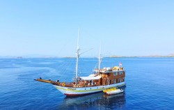 Boat,Komodo Boats Charter,Maipa Deapati Deluxe Phinisi Charter