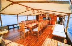 Dining Area image, Maipa Deapati Deluxe Phinisi Charter, Komodo Boats Charter