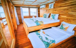 Master Cabin With Balcony,Komodo Boats Charter,Maipa Deapati Deluxe Phinisi Charter