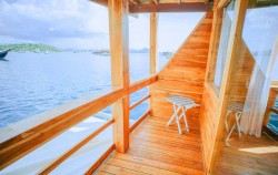 Master Cabin With Balcony image, Maipa Deapati Deluxe Phinisi Charter, Komodo Boats Charter