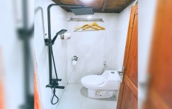 Master Cabin - Bathroom,Komodo Boats Charter,Maipa Deapati Deluxe Phinisi Charter