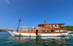 Boat,Komodo Boats Charter,Marvelous Deluxe Phinisi