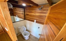 Family Cabin - Bathroom,Komodo Boats Charter,Marvelous Deluxe Phinisi
