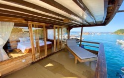 Master Cabin - Balcony,Komodo Boats Charter,Marvelous Deluxe Phinisi