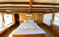 Master Cabin,Komodo Boats Charter,Marvelous Deluxe Phinisi