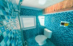 Master Cabin Bathroom image, Open Trip Labuan Bajo 3D2N by Elvano Superior Phinisi, Komodo Open Trips