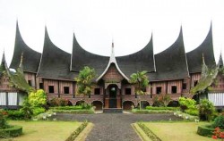 Minangkabau Traditional House,Sumatra Adventure,Kubu Primitive Tribe 6 Days 5 Nights