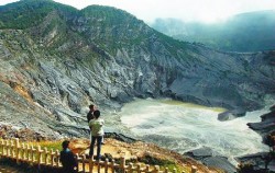 Mount Tangkuban Perahu,Jakarta Tour,Beauty of Paris Van Java