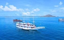 Boat image, Open Trip 3 Days 2 Nights by Nadia Deluxe Phinisi, Komodo Open Trips