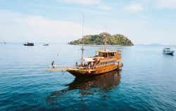 Boat,Komodo Open Trips,Open Trip Labuan Bajo 3D2N by NK Jaya 2 Deluxe Phinisi