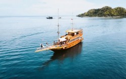 Boat,Komodo Open Trips,Open Trip Labuan Bajo 3D2N by NK Jaya 2 Deluxe Phinisi