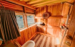 Open Trip Labuan Bajo 3D2N by NK Jaya 2 Deluxe Phinisi, Full Ocean Cabin - Bathroom