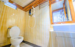 Family Cabin - Bathroom image, Open Trip 3D2N by Ocean Angel Liveaboard, Komodo Open Trips