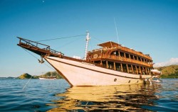 Open Trip Komodo 3D2N by Ocean Pro Luxury Phinisi, Boat
