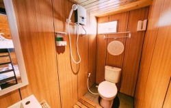 Open Trip Komodo 3D2N by Ocean Pro Luxury Phinisi, Ocean Cabin - Bathroom