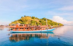 Boat image, Open Trip Komodo 3D2N by Pesona Bajo Superior Phinisi, Komodo Open Trips