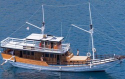 Phinisi Sea Villa image, Phinisi Sea Villa, Komodo Boats Charter
