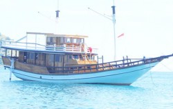 Sea Villa Cruise,Komodo Boats Charter,Phinisi Sea Villa