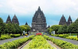 Yogja Selayang Pandang 5 Days 4 Nights, Prambanan Temple