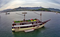 Phinisi boat,Komodo Open Trips,Open Trips 3D2N by Princess Nabila Deluxe Phinisi