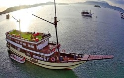 Phinisi Boat,Komodo Boats Charter,Private Trip by Princess Nabila Deluxe Phinisi