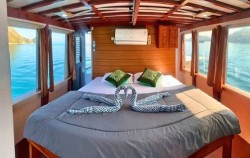 Master Cabin 2 image, Princess Lala Phinisi Charter, Komodo Boats Charter