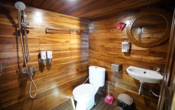 Private Bathroom,Komodo Open Trips,Open Trip Komodo 3D2N by Pelita Arunika Deluxe Phinisi