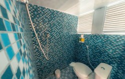 Private Cabin Bathroom image, Open Trip Labuan Bajo 3D2N by Elvano Superior Phinisi, Komodo Open Trips