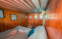 Private Cabin,Komodo Open Trips,Open Trip Labuan Bajo 3D2N by Elvano Superior Phinisi