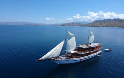 Riley Phinisi,Komodo Boats Charter,Private Trip by Riley Luxury Phinisi