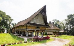Explore North Sumatra 10 Days 9 Nights, Rumah Bolon