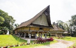 Explore Tangkahan Tour A 7 Days 6 Nights, Sumatra Adventure, Rumah Bolon