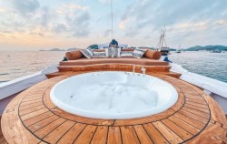 Jacuzzi,Komodo Open Trips,Komodo Open Trip 3D2N by Sea Familia Luxury Phinisi