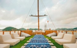 Komodo Open Trip 3D2N by Sea Familia Luxury Phinisi, Komodo Open Trips, Sundeck