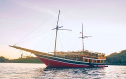 Open Trip Komodo 2D1N by Senada Luxury Phinisi, Boat