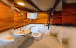 Open Trip Komodo 3D2N by Senada Luxury Phinisi, Deluxe - Bathroom