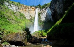 Sipiso-piso Waterfall,Sumatra Adventure,Exotic Bukit Lawang and Lake Toba Tour 6D 5N