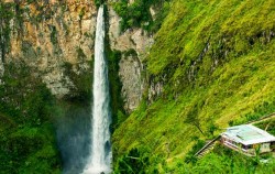 Exotic Nature Sumatra Tour 14 Days, Sumatra Adventure, Sipiso-Piso Waterfall