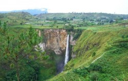 Sipiso-Piso Waterfall,Sumatra Adventure,Overland Tour 8 Days 7 Nights