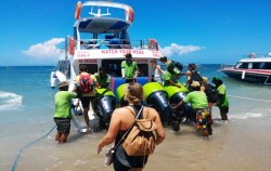 Boat Departure image, Sri Rejeki Express, Lembongan Fast boats