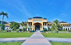 Sultan Palace Medan,Sumatra Adventure,Leuser National Park Trekking 5 Days 4 Nights
