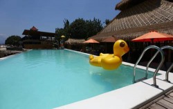 FUN ISLAND Tour by Bali Travelly Cruises, Beach club swimming pool