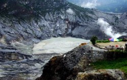 Tangkuban Perahu Mountain,Jakarta Tour,Beauty of Paris Van Java