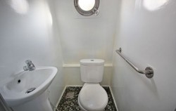 Eka Jaya Fast Boat - Lembongan, Lembongan Fast boats, Toilet Facility