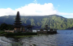 Ulun Danu Temple,Bali Sightseeing,Bedugul and Taman Ayun Temple Tour