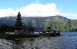 Ulun Danu Temple image, Bedugul and Taman Ayun Temple Tour, Bali Sightseeing